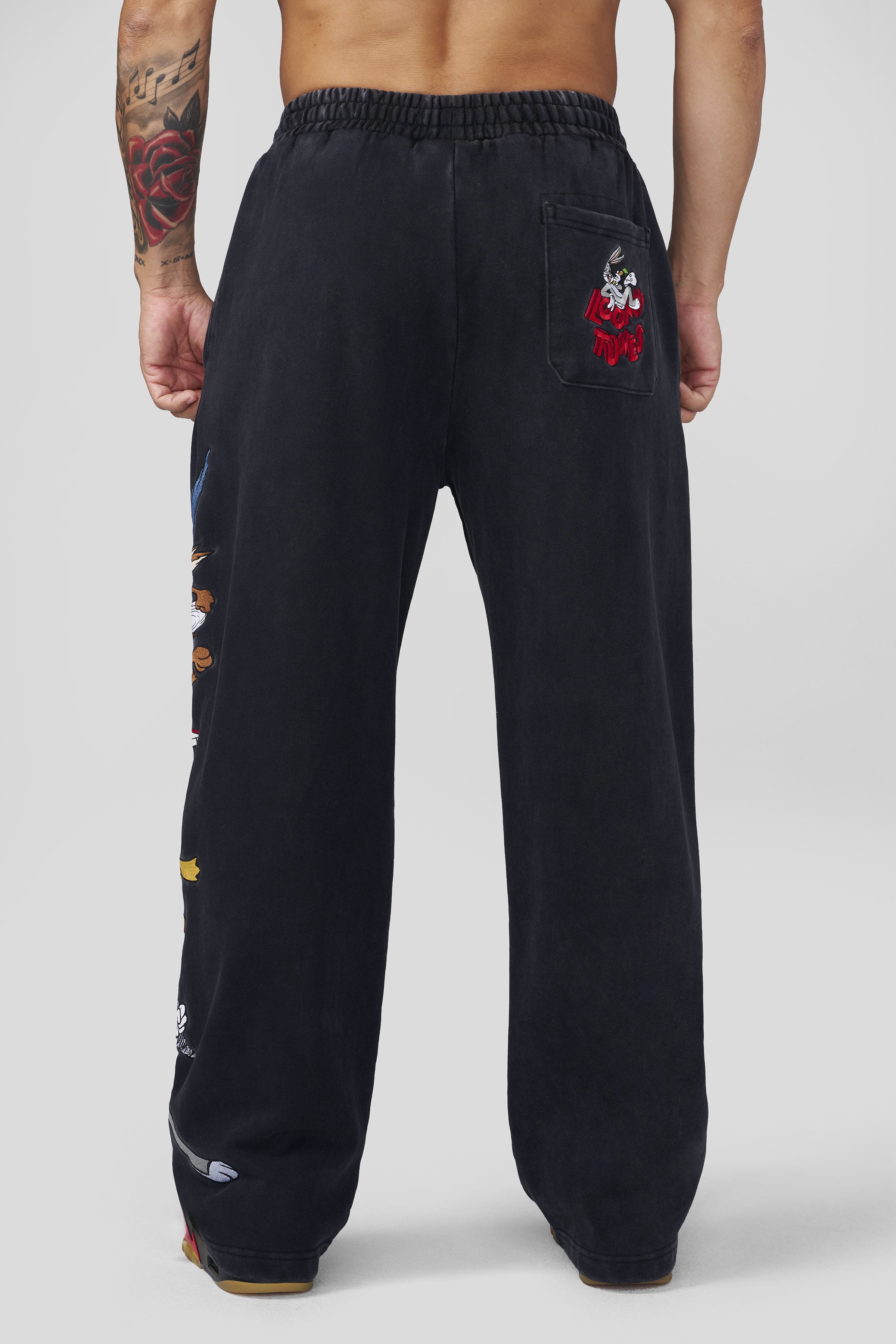 2183 - Looney Tunes Squad Sweats
