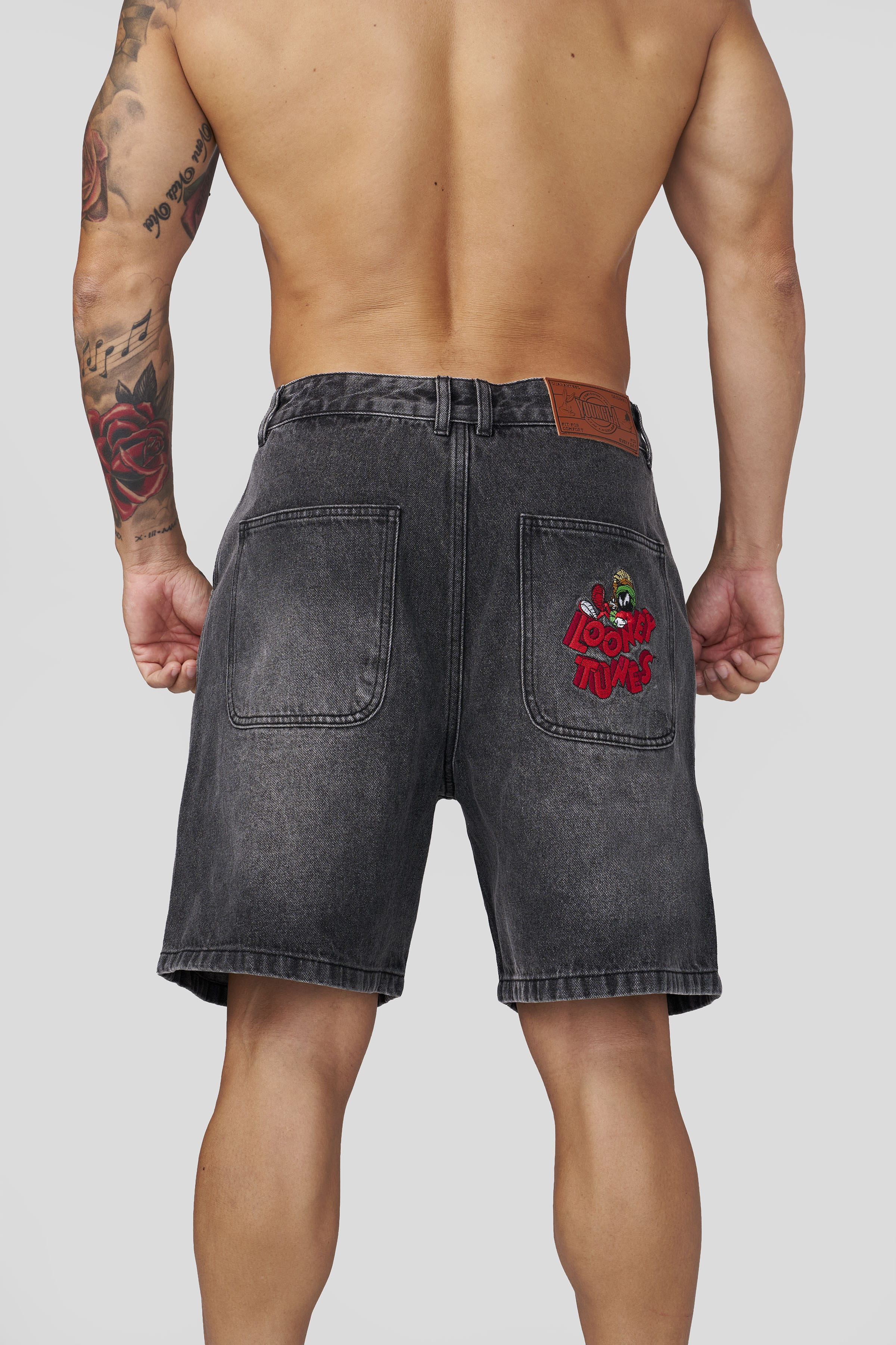 6079 - Looney Tunes Jorts